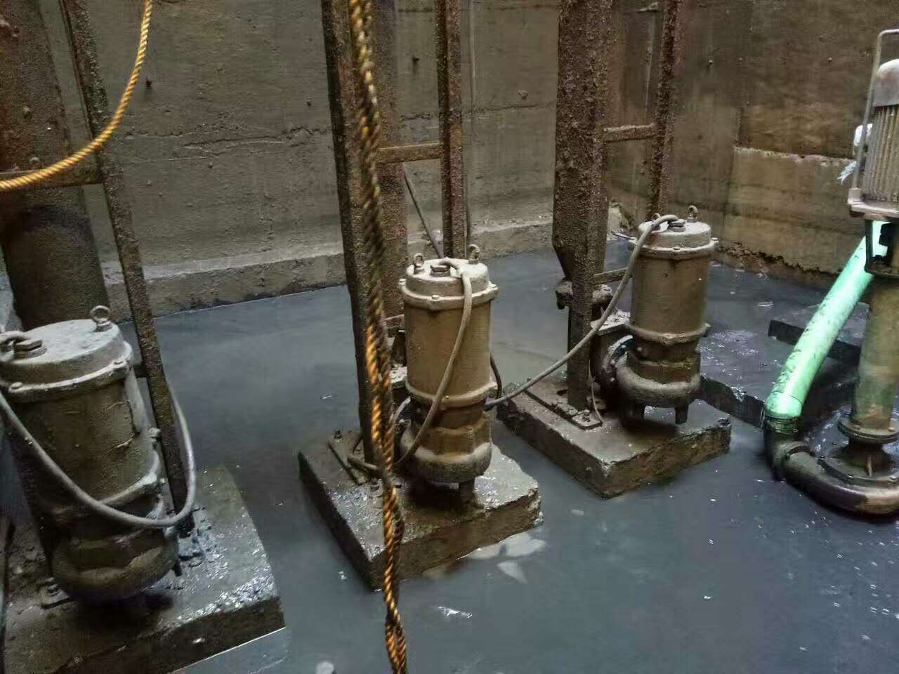 中宁污水池清理